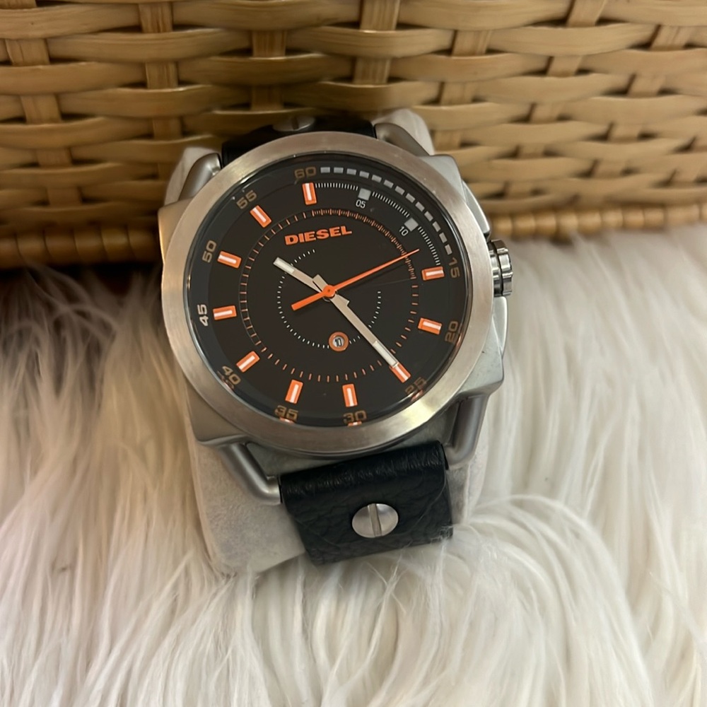 Diesels Men's DZ1578 Black Dial Black Leather Analog vintage Y2K Watch